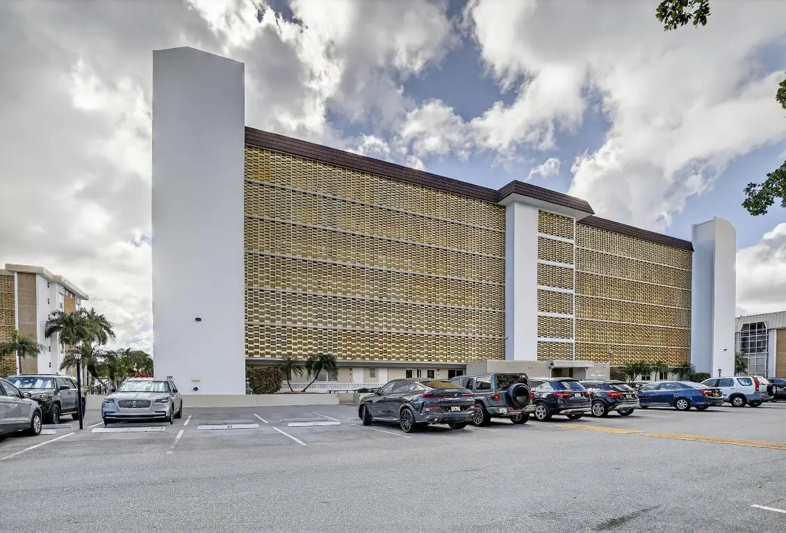 3050 NE 16th Avenue #207, Oakland Park, FL 33334 - Image #1