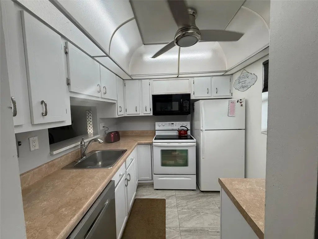 3431 NW 50th Avenue #304, Lauderdale Lakes, FL 33319 - Image #1