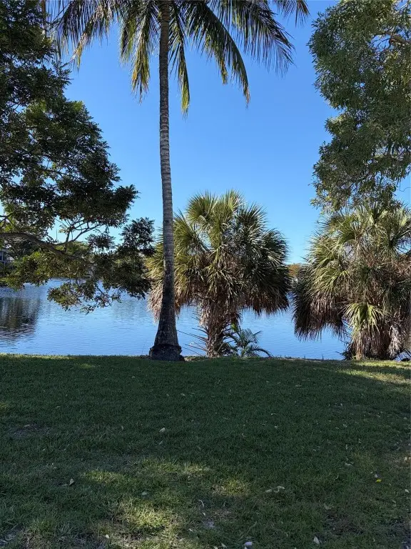 21 Jacaranda Drive #121, Plantation, FL 33324 - Image #3