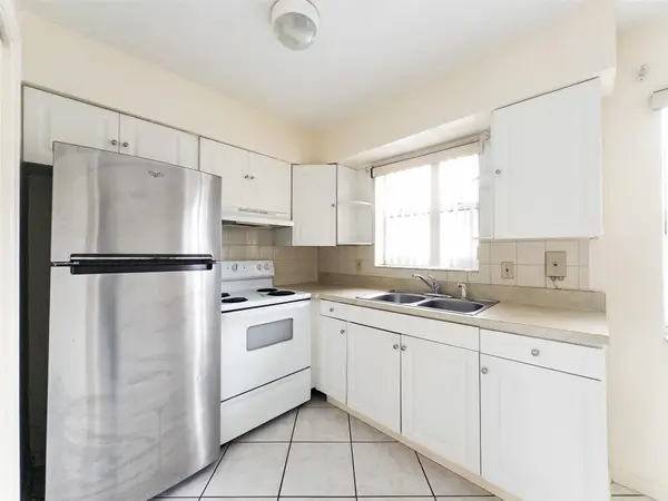 5870 NW 16th Place, Sunrise, FL 33313