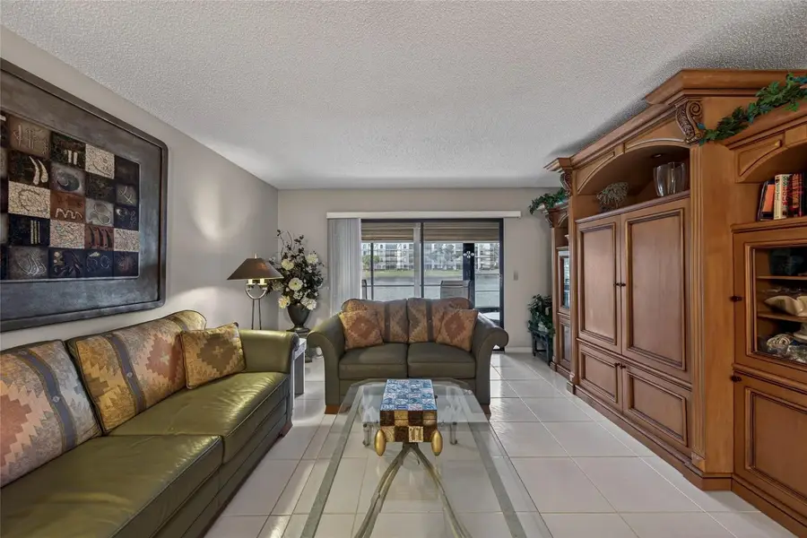 7351 Kinghurst Drive #106, Delray Beach, FL 33446 - Image #3