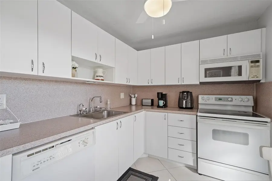 3990 NW 42nd Avenue #305, Tamarac, FL 33319 - #2