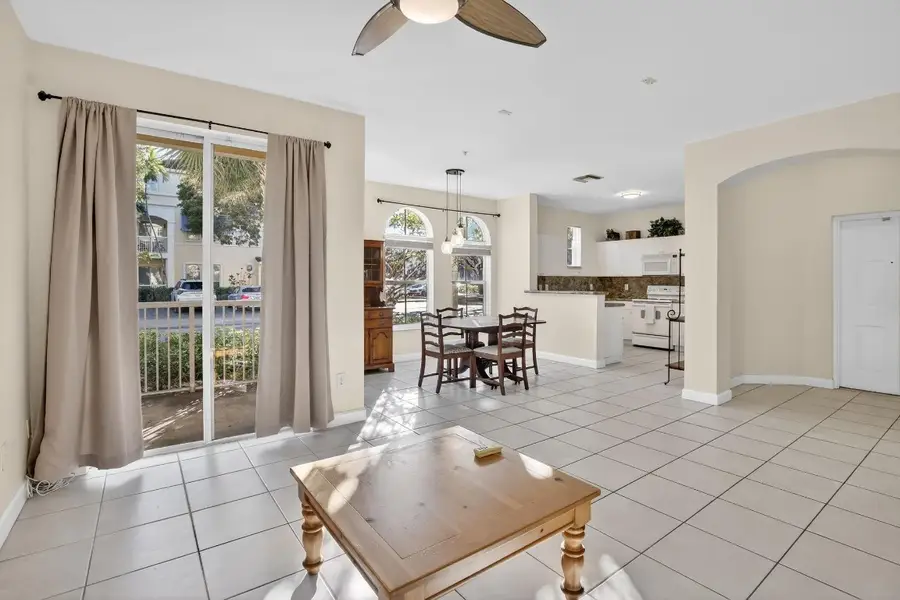 100 Jacaranda Country Club Drive #101, Plantation, FL 33324 - Image #2