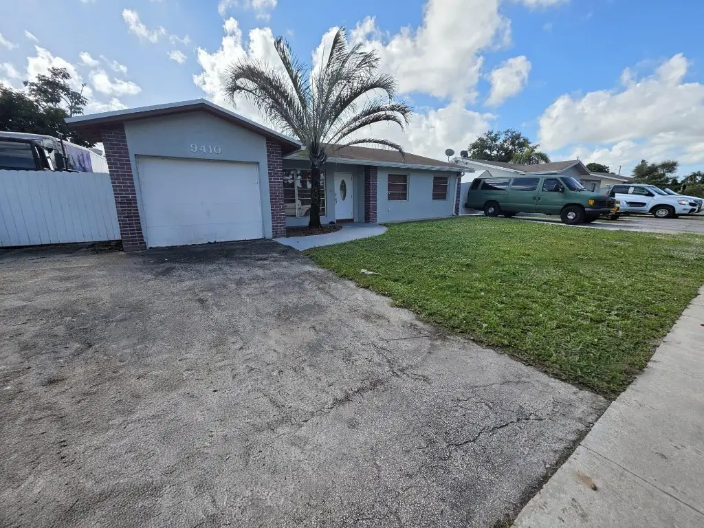 9410 NW 14th Street, Pembroke Pines, FL 33024 - Image #1