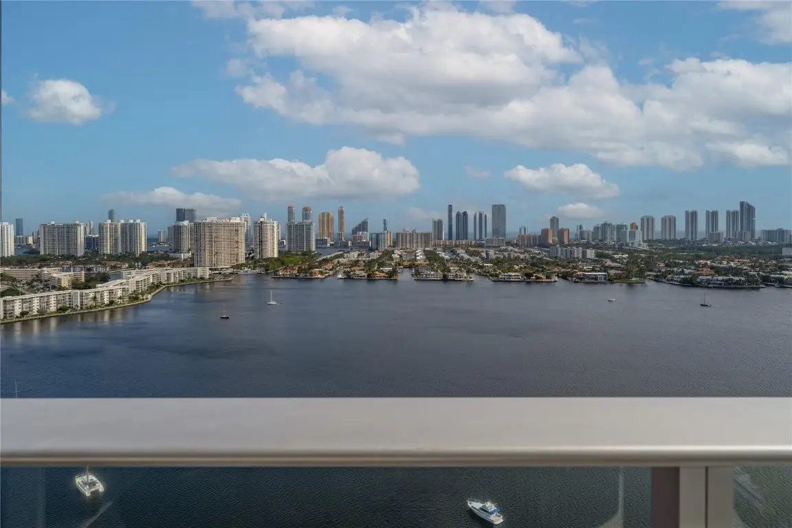 17301 Biscayne Boulevard #PH 7, Aventura, FL 33160 - Image #1