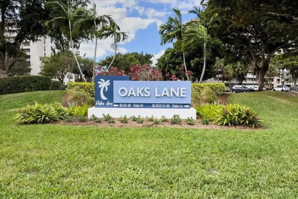 545 Oaks Lane #403, Pompano Beach, FL 33069