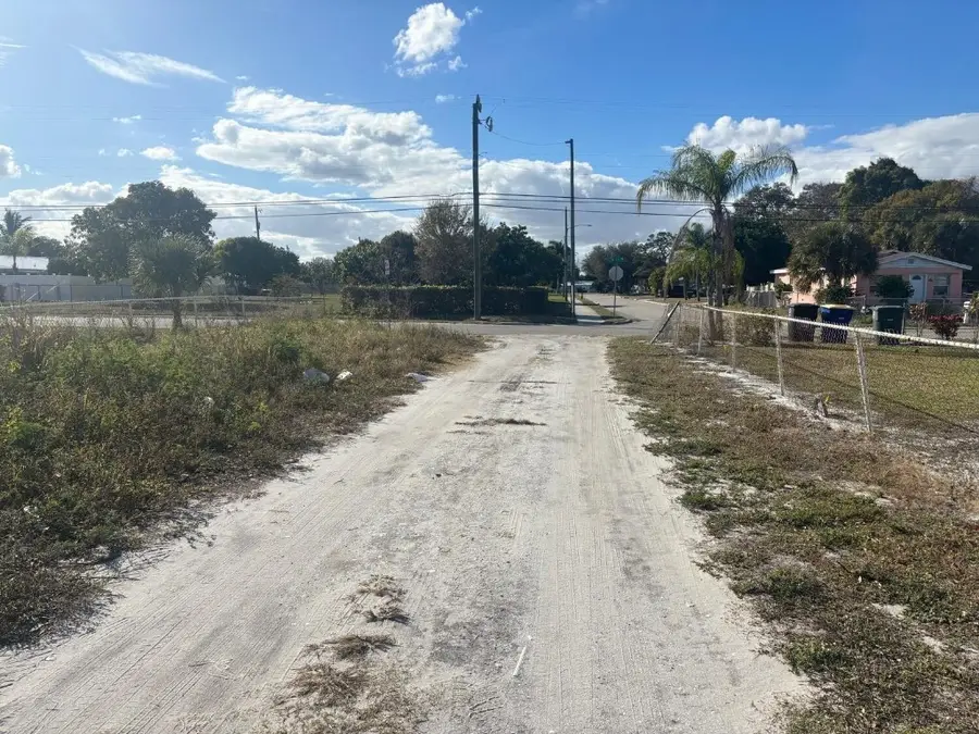 1512 N 17th Street, Fort Pierce, FL 34950 - #2