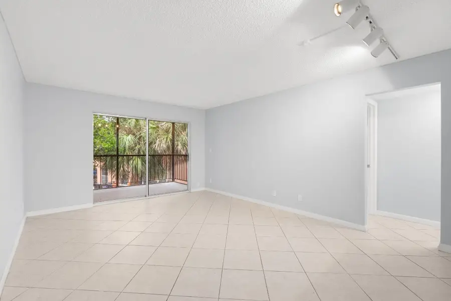 610 Tennis Club Drive #406, Fort Lauderdale, FL 33311 - Image #2
