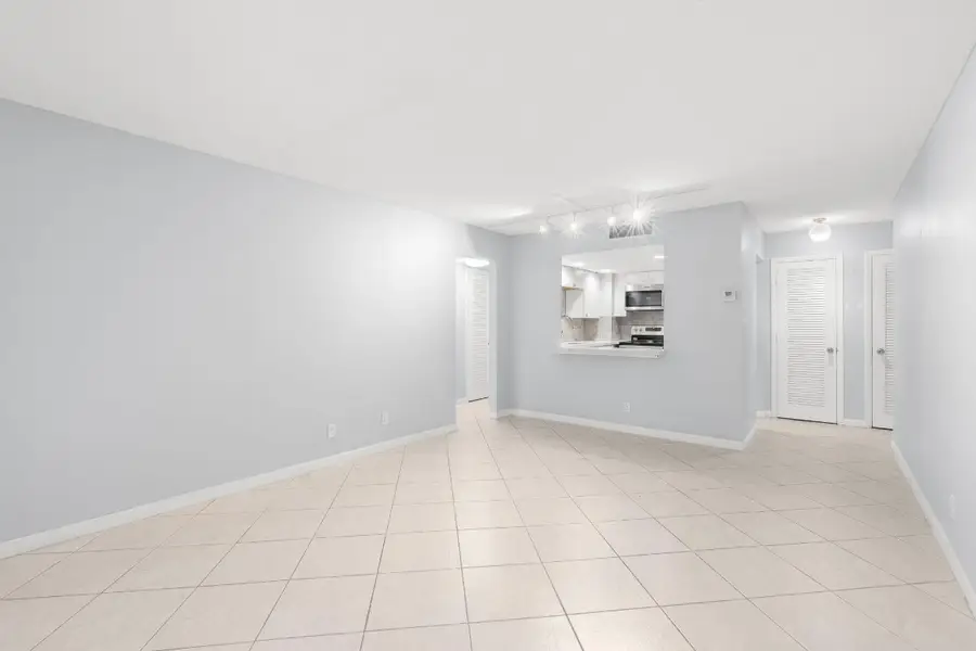 610 Tennis Club Drive #406, Fort Lauderdale, FL 33311 - Image #3