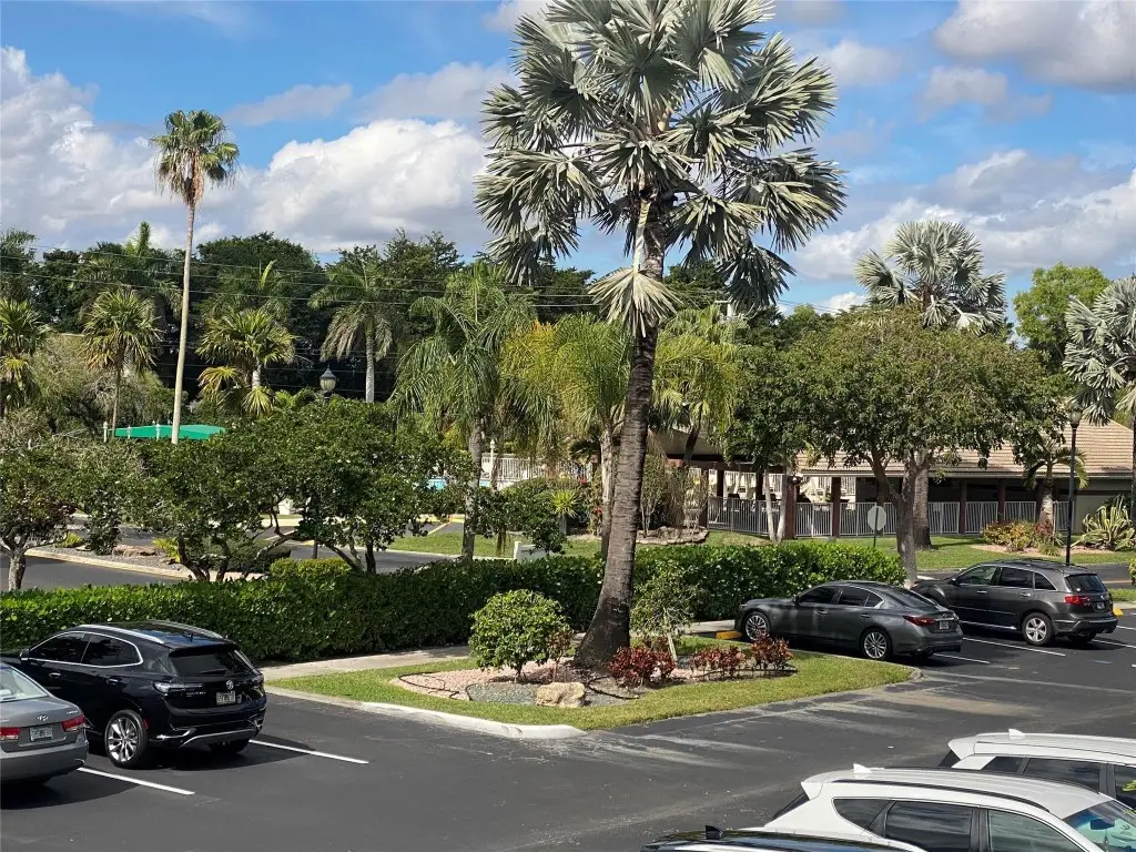 7280 S Devon Drive #208, Fort Lauderdale, FL 33321 - Image #1