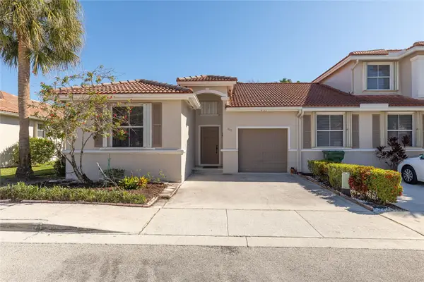 857 NW 133rd Avenue, Pembroke Pines, FL 33028