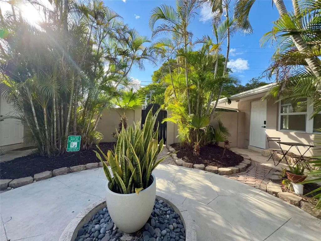 924 NE 17th Terrace #10, Fort Lauderdale, FL 33304 - Image #1