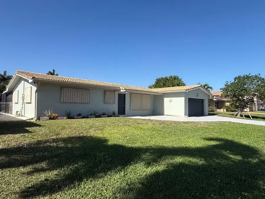 2070 NW 84th Terrace, Pembroke Pines, FL 33024 - Image #2