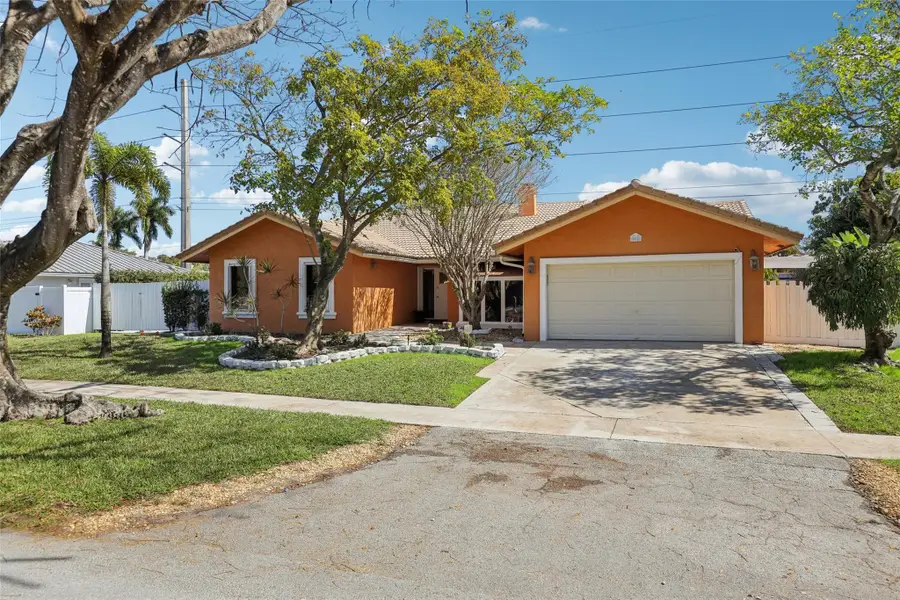 808 E Plantation Circle, Plantation, FL 33324 - #3