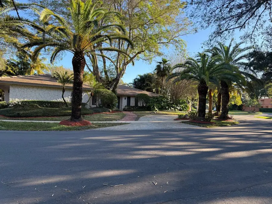 3111 N 52nd Avenue, Hollywood, FL 33021 - Image #2