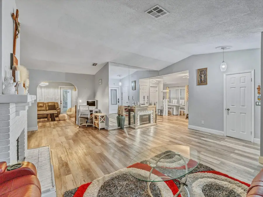 2501 NW 98th Way, Coral Springs, FL 33065 - Image #3