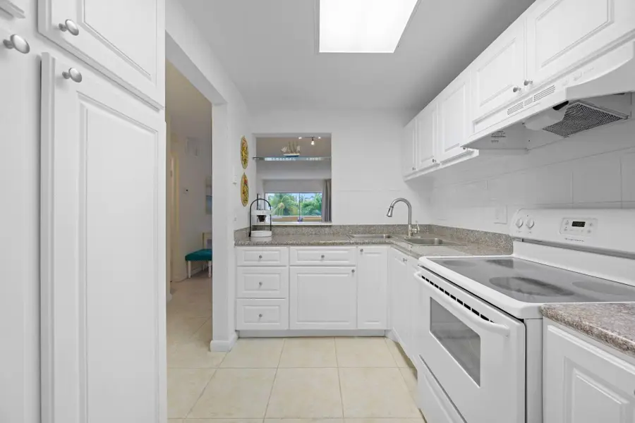 470 Paradise Isle Boulevard #206, Hallandale Beach, FL 33009 - Image #3