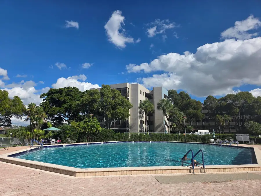 1001 Colony Point Circle #405, Pembroke Pines, FL 33026 - Image #3