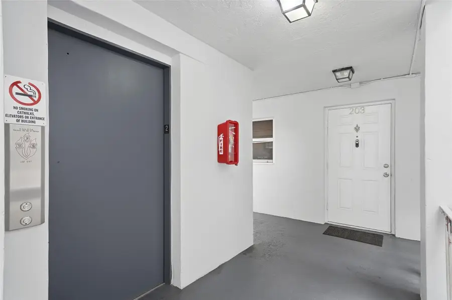 9451 Evergreen Place #203, Davie, FL 33324 - Image #2