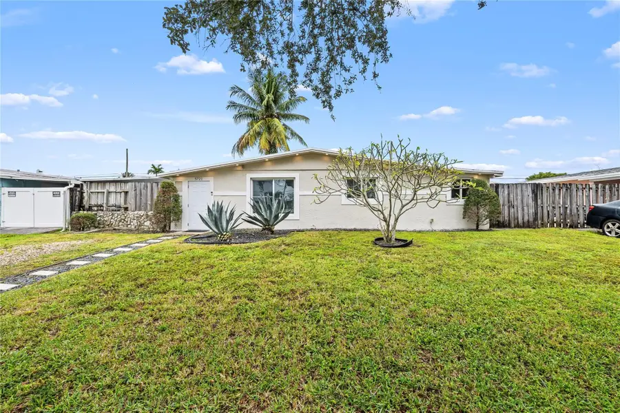 5721 SW 38th Court, Davie, FL 33314 - Image #2