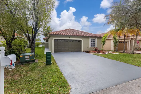 711 NW 182nd Way, Pembroke Pines, FL 33029