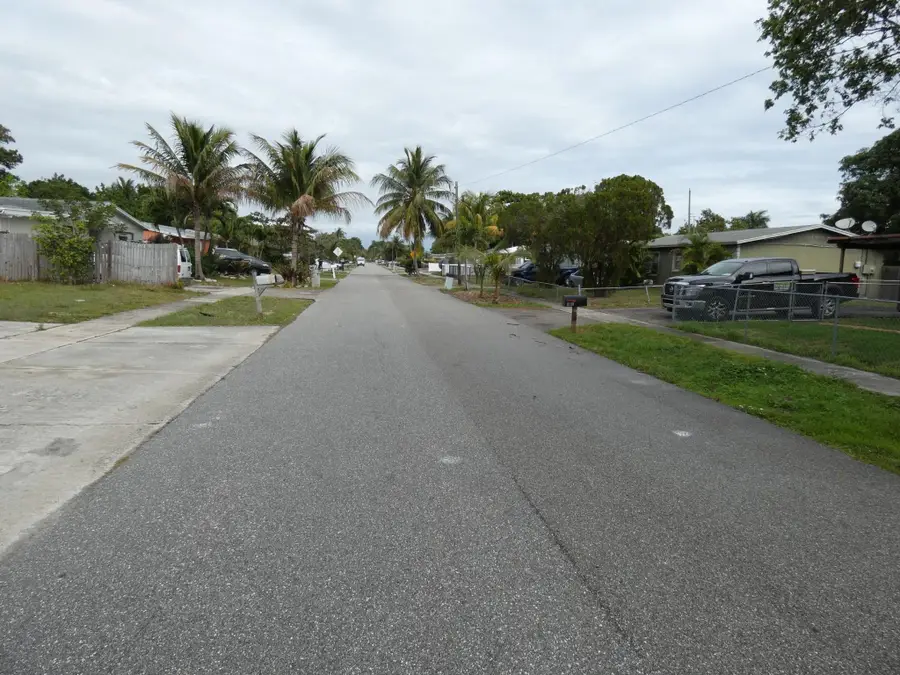 2350 NW 1st Street, Boynton Beach, FL 33435 - Image #2