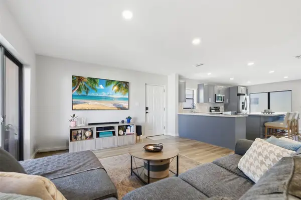 301 N Pine Island Road #217, Plantation, FL 33324