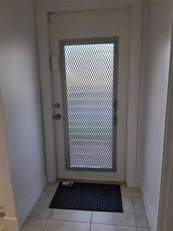 9800 Sunrise Lakes Boulevard #109, Sunrise, FL 33322