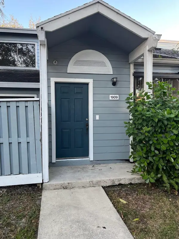 1909 Players Place, North Lauderdale, FL 33068