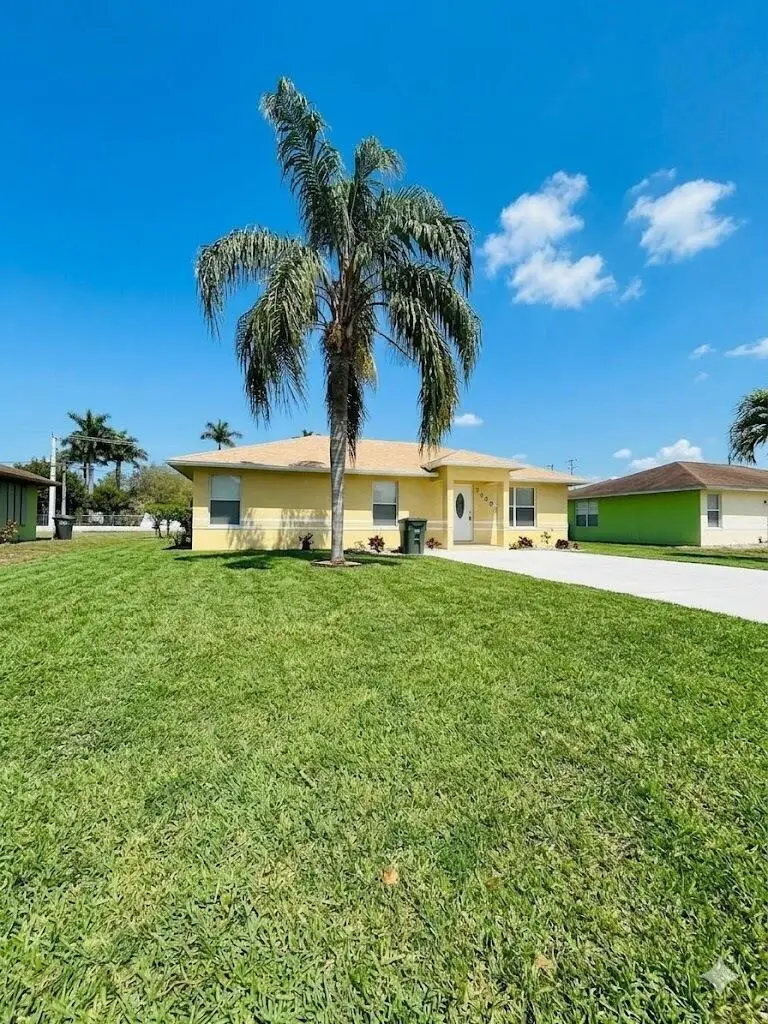 1009 SW Avenue E Place, Belle Glade, FL 33430 - #2