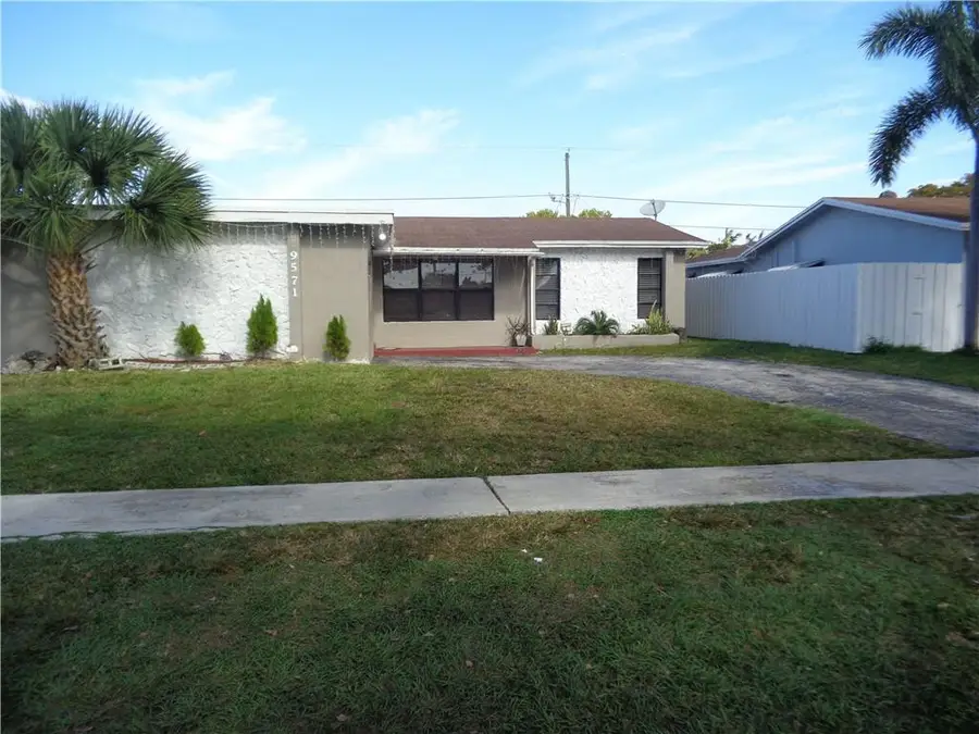 9571 Sunset Strip, Sunrise, FL 33322 - #2