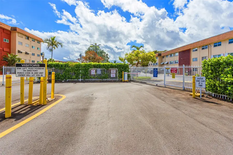 5300 Washington Street #W414, Hollywood, FL 33021 - #3