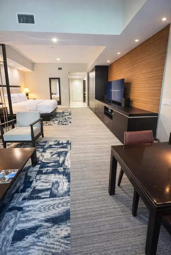 5300 NW 87th Avenue #706, Miami, FL 33178