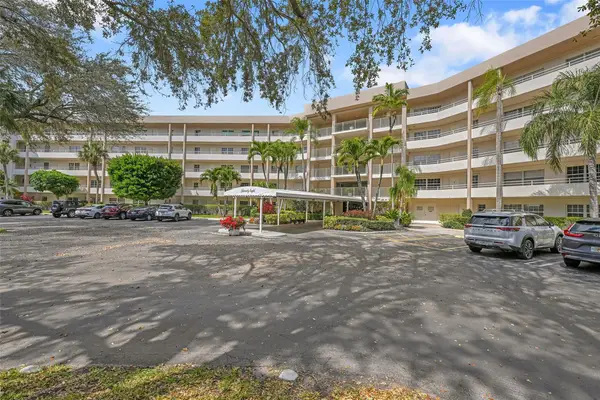 3960 Oaks Clubhouse Drive #407, Pompano Beach, FL 33069