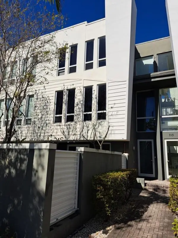 711 SE 16th Court, Fort Lauderdale, FL 33316