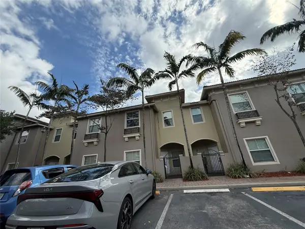 2851 W Prospect Road #207, Tamarac, FL 33309