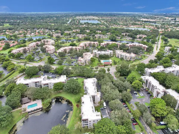 9480 Poinciana Place #304, Davie, FL 33324