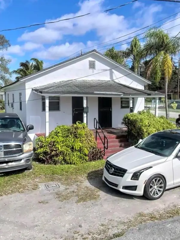 2901 NW 48th Street, Miami, FL 33142