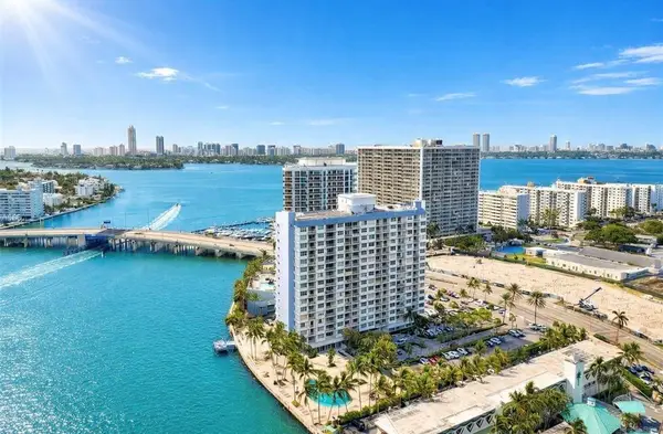 1865 79th St Causeway #16B, North Bay Village, FL 33141