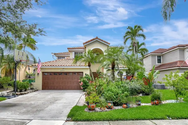 2811 Montevideo Avenue, Hollywood, FL 33026