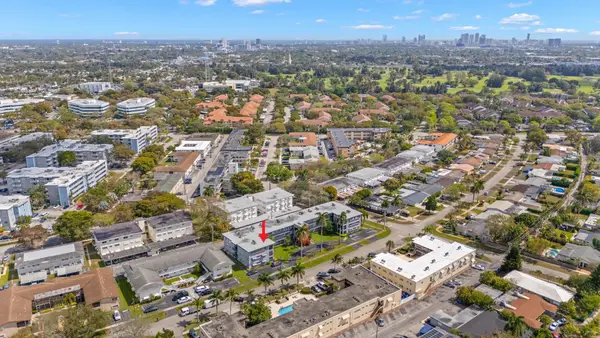 515 S Crescent Drive #302, Hollywood, FL 33021