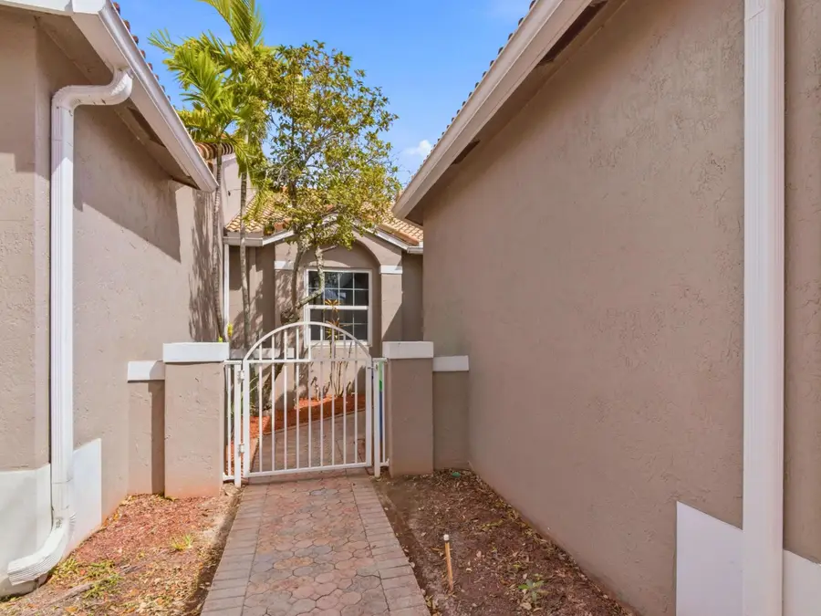 2920 E Aragon #3, Sunrise, FL 33313 - #2