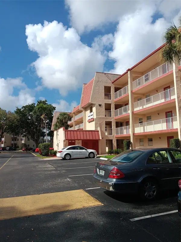 1035 Country Club Drive #206, Margate, FL 33063