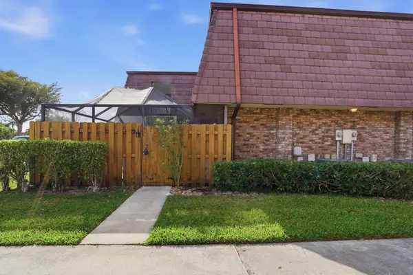 7600 Courtyard Run, Boca Raton, FL 33433