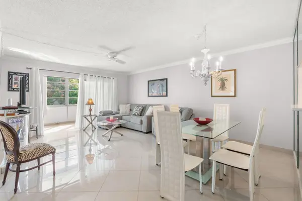 4191 NW 41st Street #214, Lauderdale Lakes, FL 33319