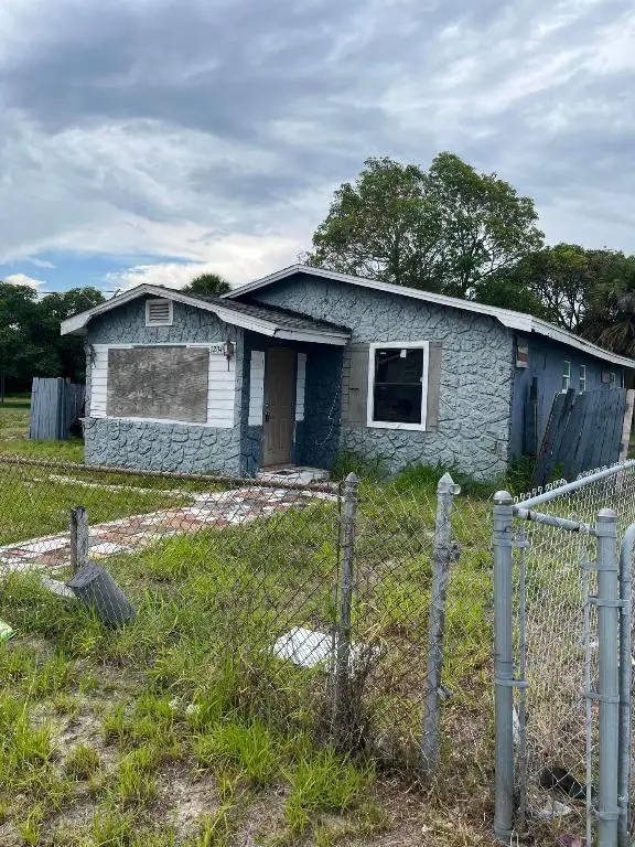 1204 Avenue K Avenue, Fort Pierce, FL 34950 - Image #1