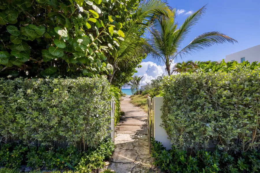 1048 S Ocean Boulevard, Palm Beach, FL 33480 - Image #2