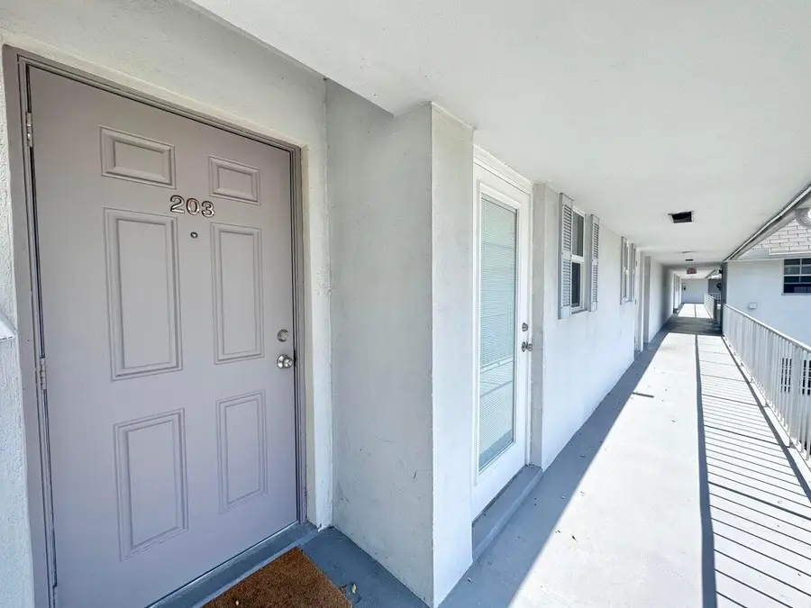 10193 N Military Drive #203, Palm Beach Gardens, FL 33410 - Image #3