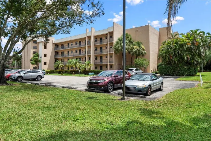 4760 Lucerne Lakes Boulevard W #105, Lake Worth, FL 33467 - Image #2
