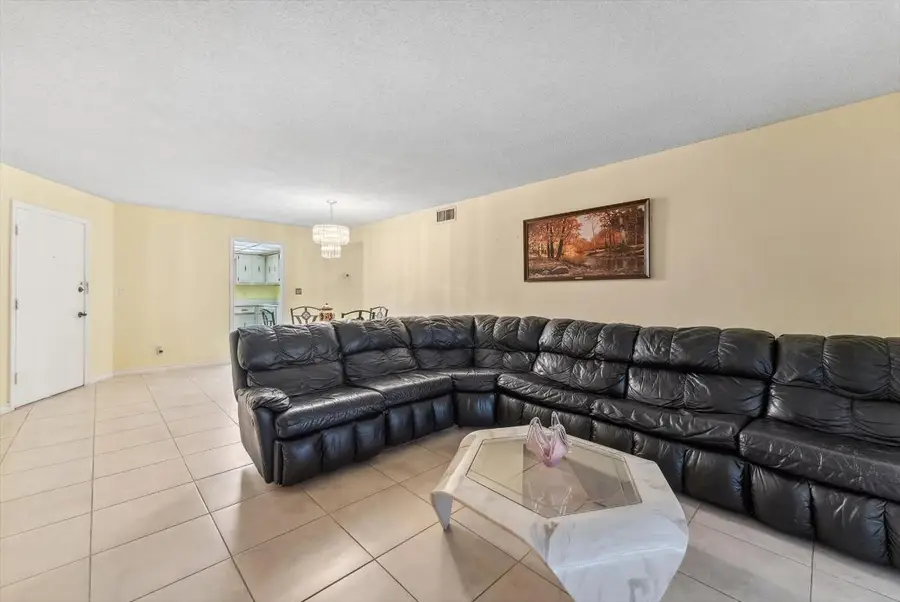 10821 N Military Trail #19, Palm Beach Gardens, FL 33410 - Image #2